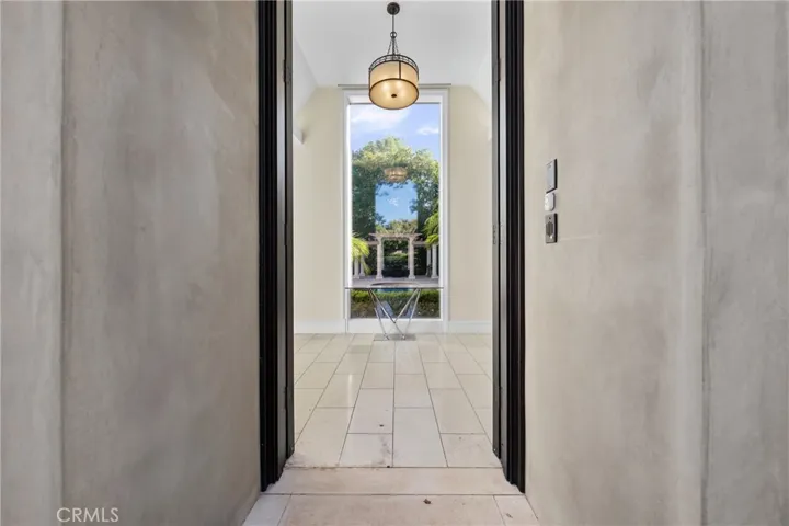 1049 Oak Grove, San Marino, California 91108