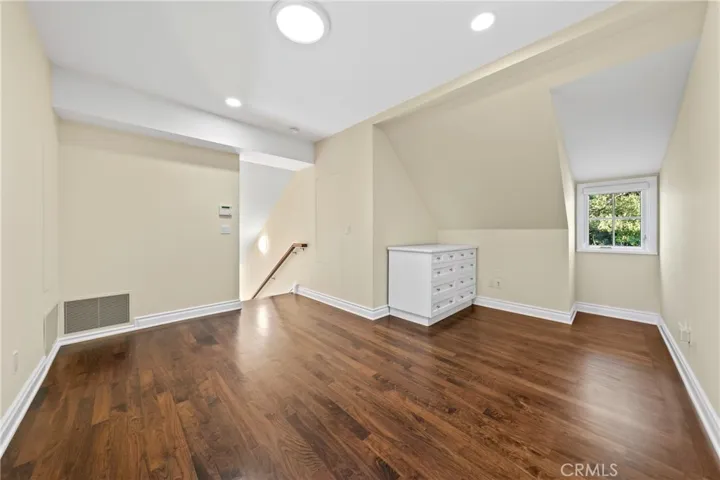 1049 Oak Grove, San Marino, California 91108