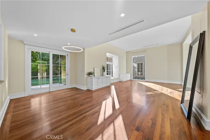 1049 Oak Grove, San Marino, California 91108