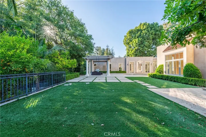 1049 Oak Grove, San Marino, California 91108