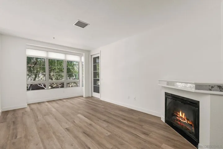 https://zimg.paragon.ice.com/ParagonImages/Property/PA/SDMLS/-530848/10/533/400/4c4ff7c8ef8092b1344b32b53a2bc223/3/e0030eaec27440782871c008c5d65d6e/-530848-584354ac-6429-41ec-8862-c3cc91edca24.JPG