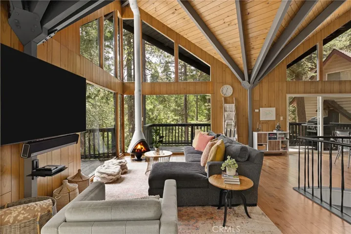 476 Annandale, Lake Arrowhead, California 92352