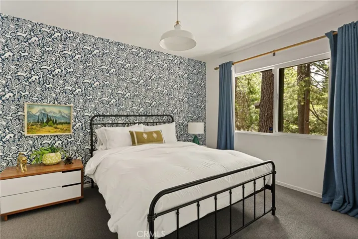 476 Annandale, Lake Arrowhead, California 92352