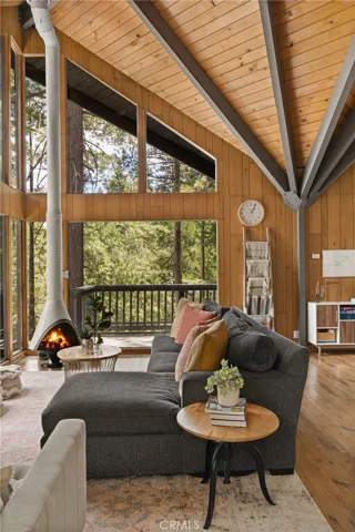 476 Annandale, Lake Arrowhead, California 92352