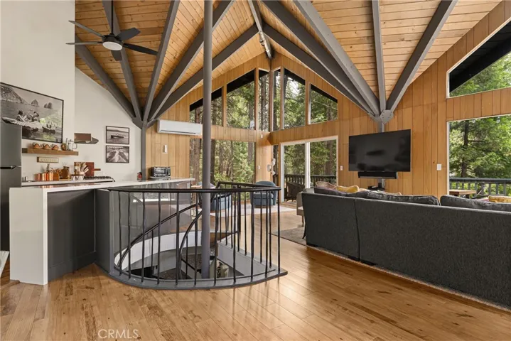 476 Annandale, Lake Arrowhead, California 92352