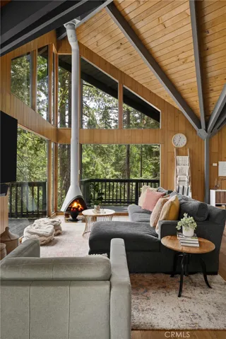 476 Annandale, Lake Arrowhead, California 92352
