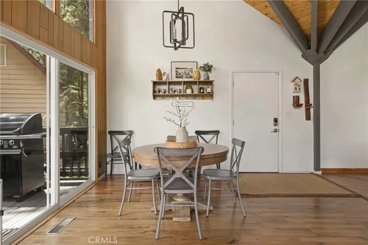 476 Annandale, Lake Arrowhead, California 92352