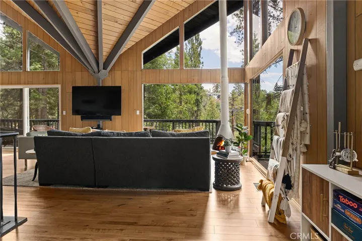 476 Annandale, Lake Arrowhead, California 92352