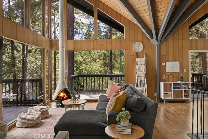 476 Annandale, Lake Arrowhead, California 92352