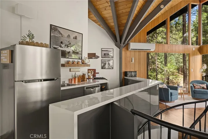 476 Annandale, Lake Arrowhead, California 92352