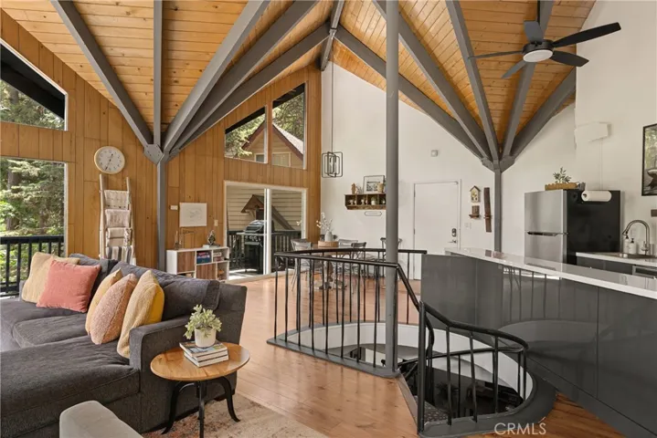 476 Annandale, Lake Arrowhead, California 92352