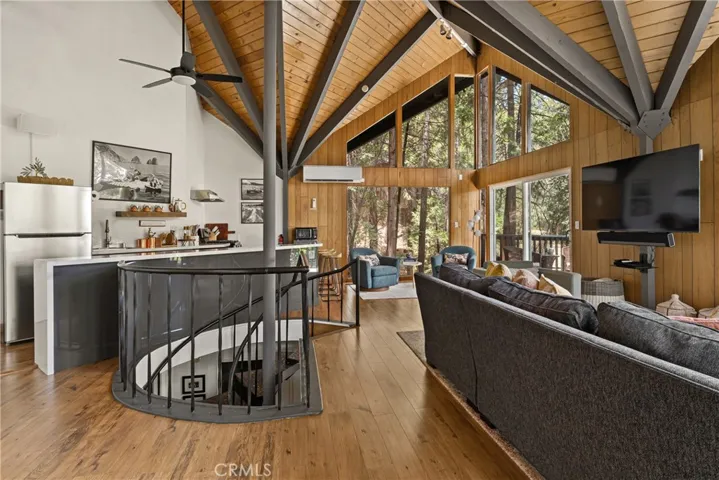 476 Annandale, Lake Arrowhead, California 92352