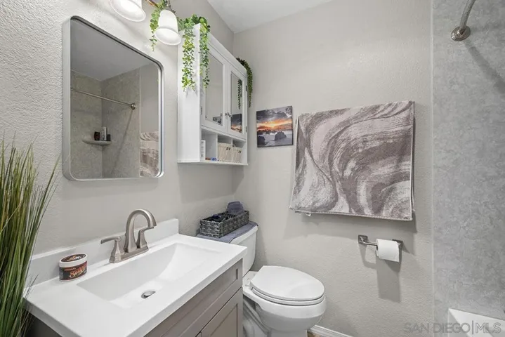 8777 Wahl St., Santee, California 92071