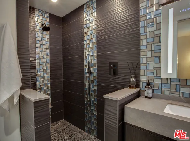 7724 Shady Cove Avenue, Burbank, California 91504