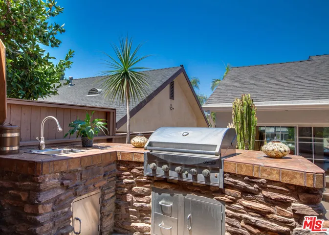 7724 Shady Cove Avenue, Burbank, California 91504