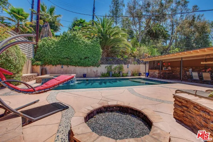 7724 Shady Cove Avenue, Burbank, California 91504