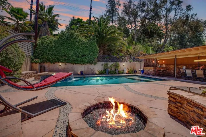 7724 Shady Cove Avenue, Burbank, California 91504