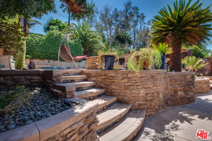 7724 Shady Cove Avenue, Burbank, California 91504