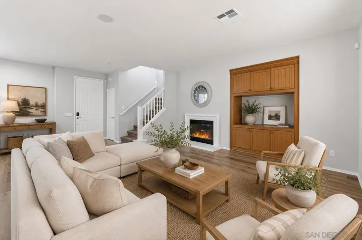 https://zimg.paragon.ice.com/ParagonImages/Property/PA/SDMLS/260018046/9/533/400/1a2bae948bcba55e0a05521415cfa485/3/4ee6e841f14b3e3a513060606fbf797c/260018046-7693ff87-c4f9-49b9-8e2f-5d916299cb29.JPG
