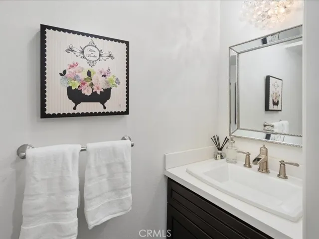 9735 Via Roma, Burbank, California 91504