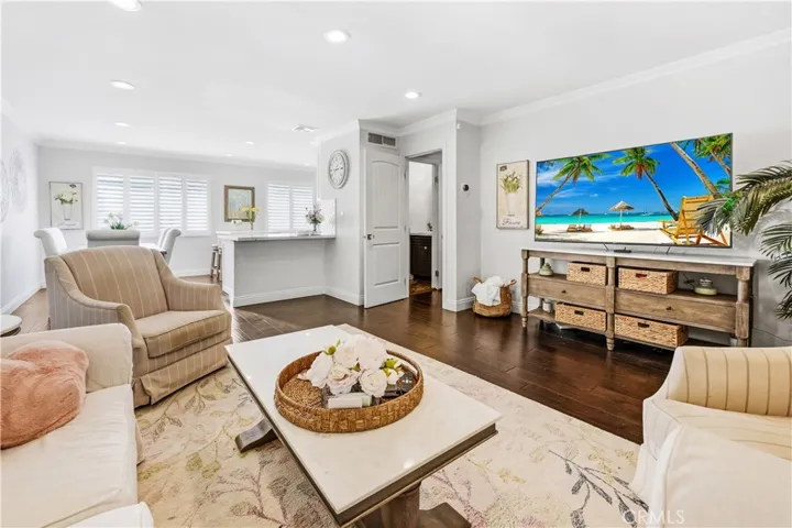 9735 Via Roma, Burbank, California 91504