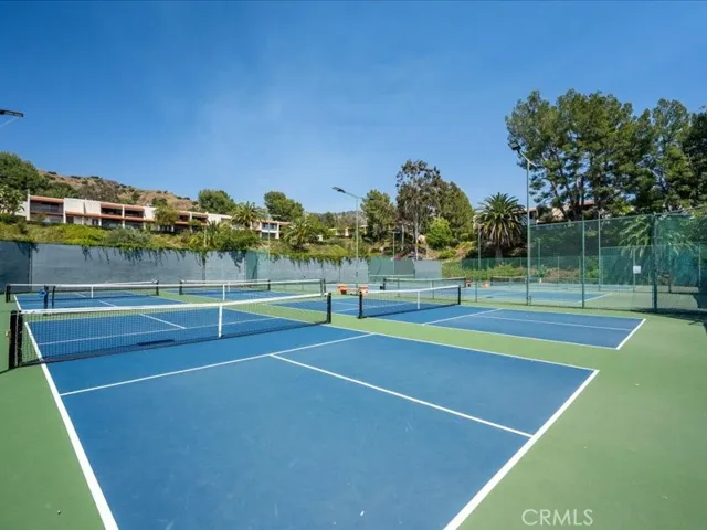 9735 Via Roma, Burbank, California 91504