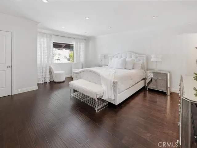 9735 Via Roma, Burbank, California 91504
