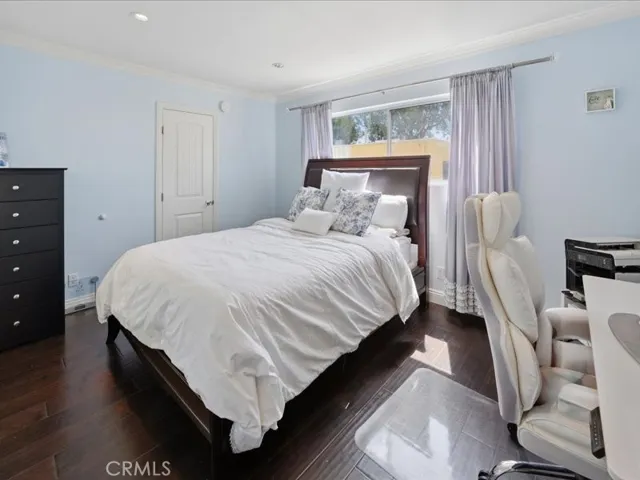 9735 Via Roma, Burbank, California 91504