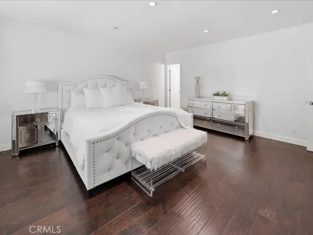 9735 Via Roma, Burbank, California 91504