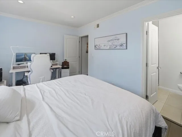 9735 Via Roma, Burbank, California 91504