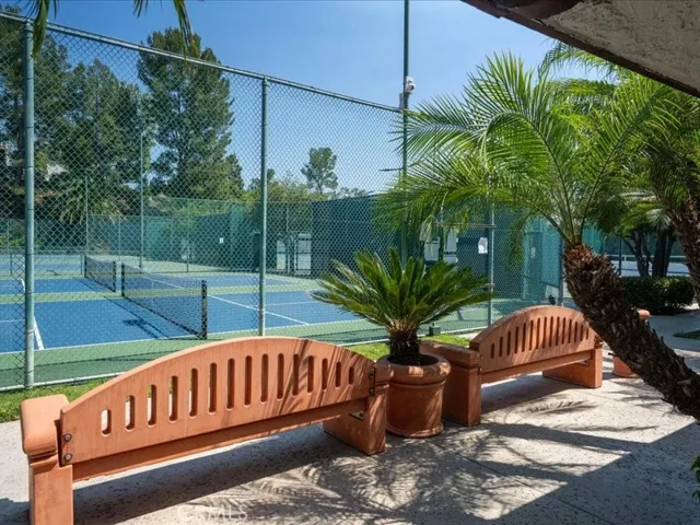 9735 Via Roma, Burbank, California 91504