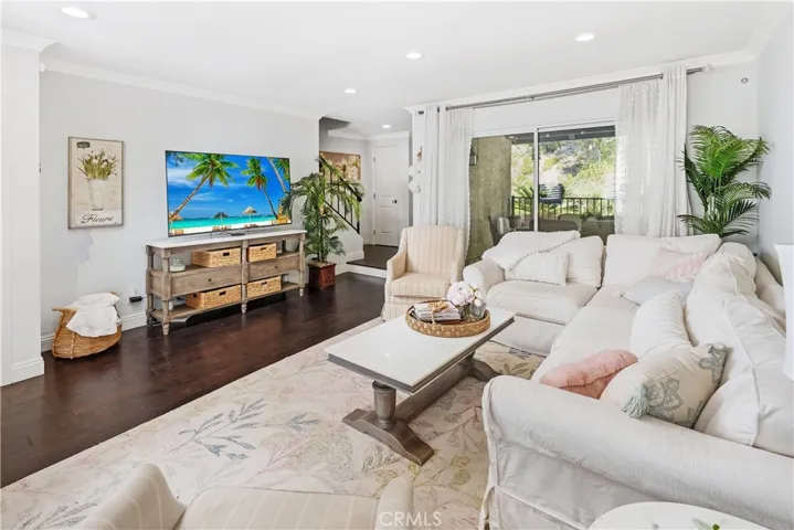 9735 Via Roma, Burbank, California 91504