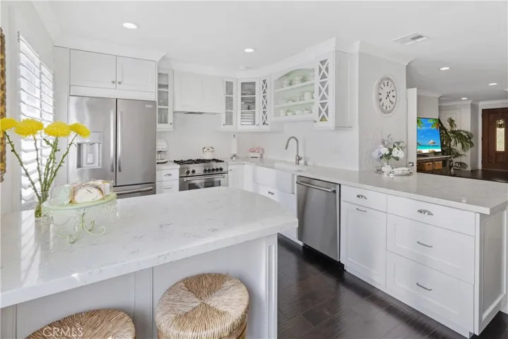 9735 Via Roma, Burbank, California 91504