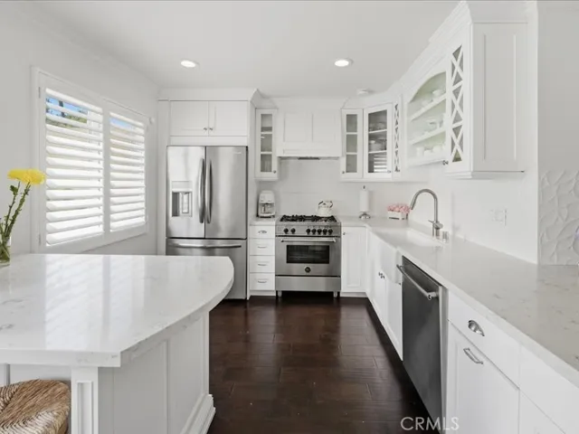 9735 Via Roma, Burbank, California 91504