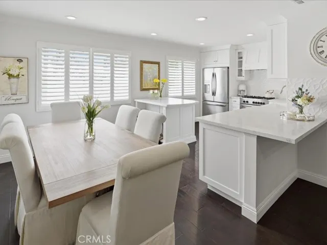 9735 Via Roma, Burbank, California 91504