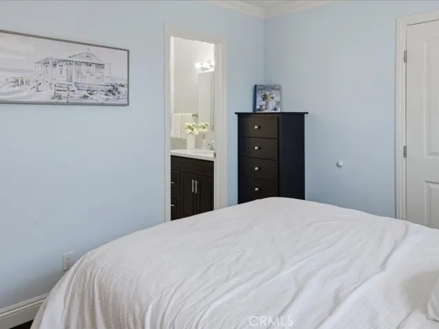 9735 Via Roma, Burbank, California 91504
