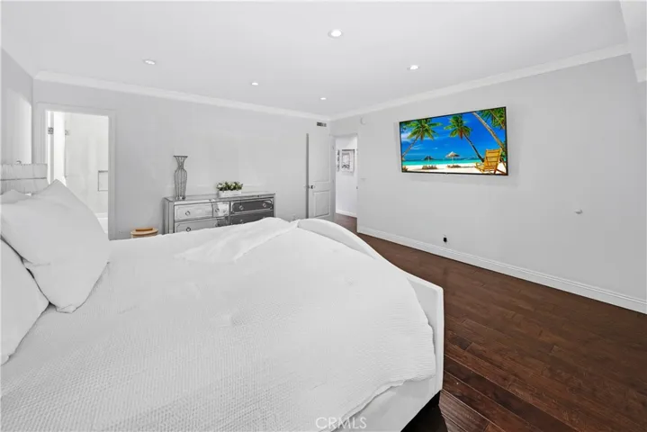 9735 Via Roma, Burbank, California 91504