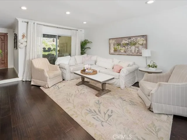 9735 Via Roma, Burbank, California 91504