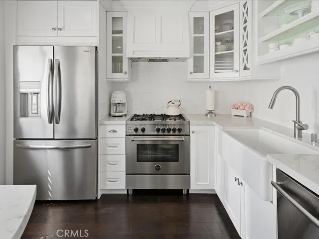 9735 Via Roma, Burbank, California 91504
