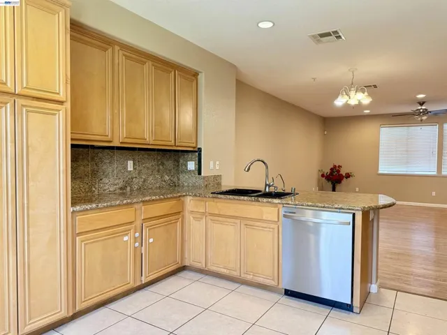 550 Summer Ln, Richmond, California 94806 — photo 5