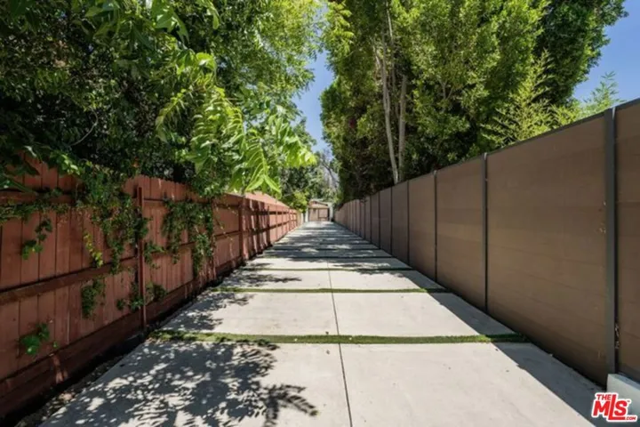 17520 Embassy Drive, Los Angeles, California 91316