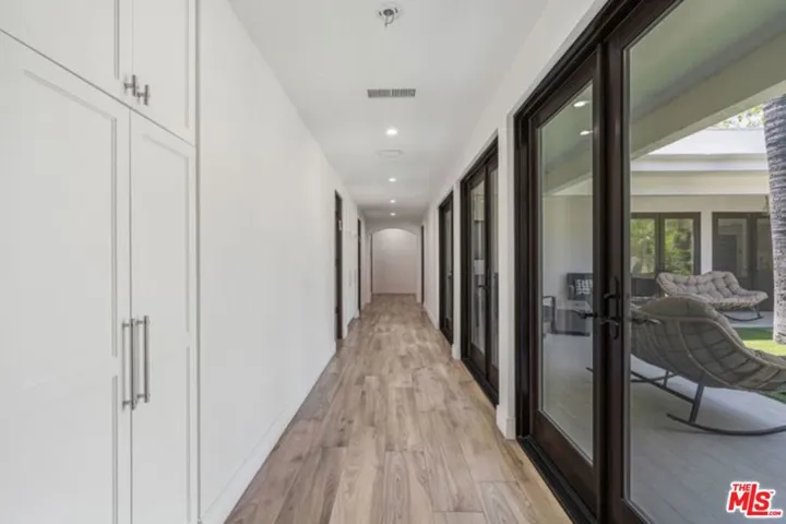 17520 Embassy Drive, Los Angeles, California 91316
