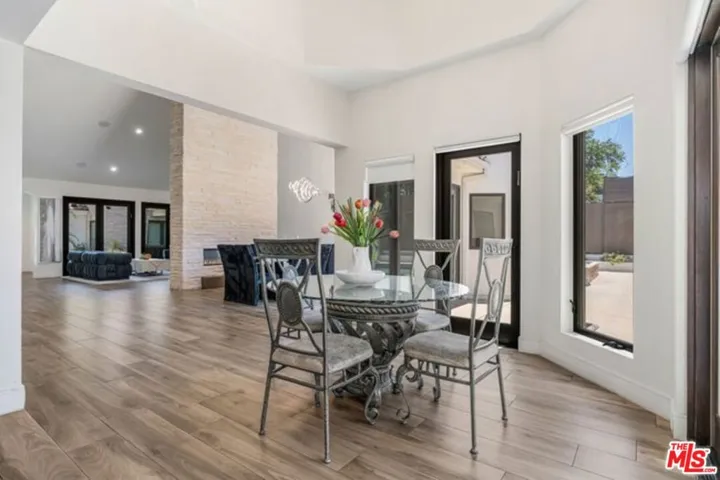 17520 Embassy Drive, Los Angeles, California 91316