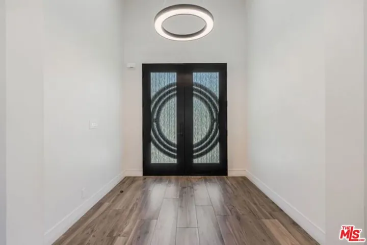 17520 Embassy Drive, Los Angeles, California 91316