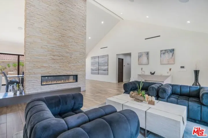 17520 Embassy Drive, Los Angeles, California 91316