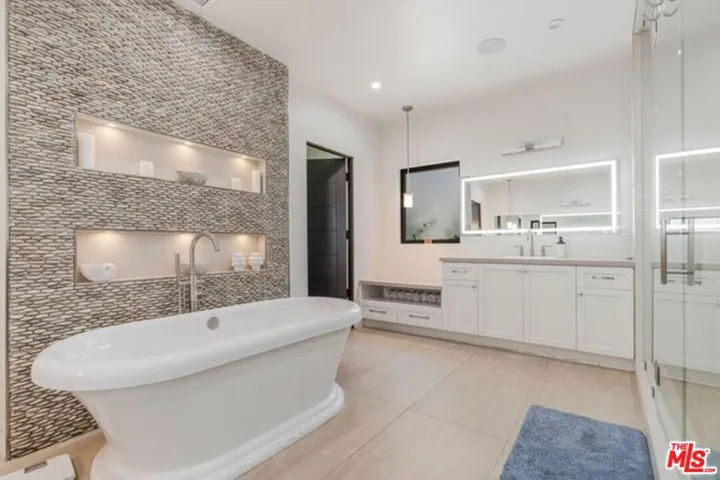 17520 Embassy Drive, Los Angeles, California 91316
