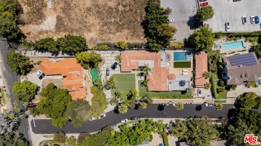 17520 Embassy Drive, Los Angeles, California 91316