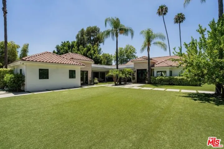 17520 Embassy Drive, Los Angeles, California 91316