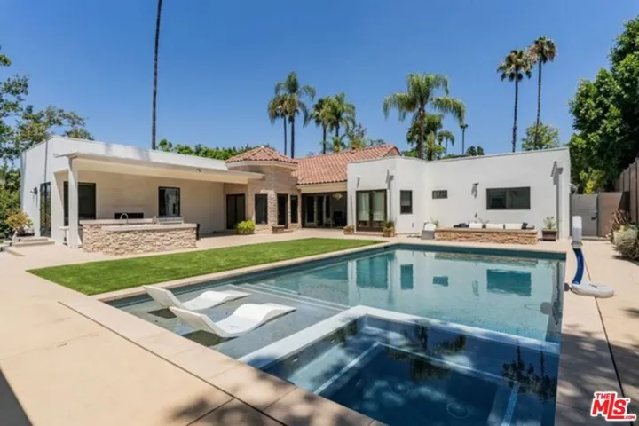 17520 Embassy Drive, Los Angeles, California 91316