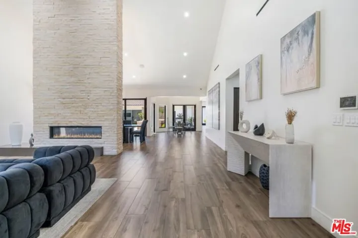 17520 Embassy Drive, Los Angeles, California 91316